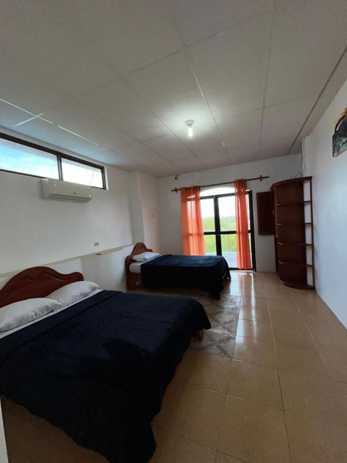 Hostal Neptuno - Poseidon Puerto Villamil Exterior foto